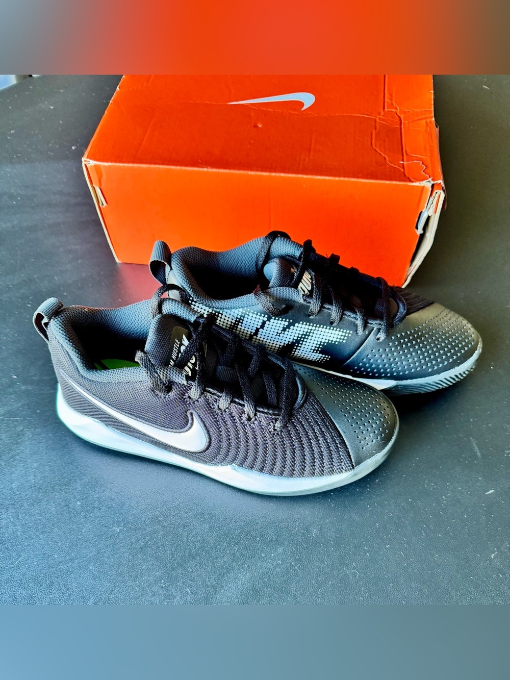 ✨NEW! Nike Nike Team Hustle Quick 2 GS (Youth Size 3.5Y) ✨